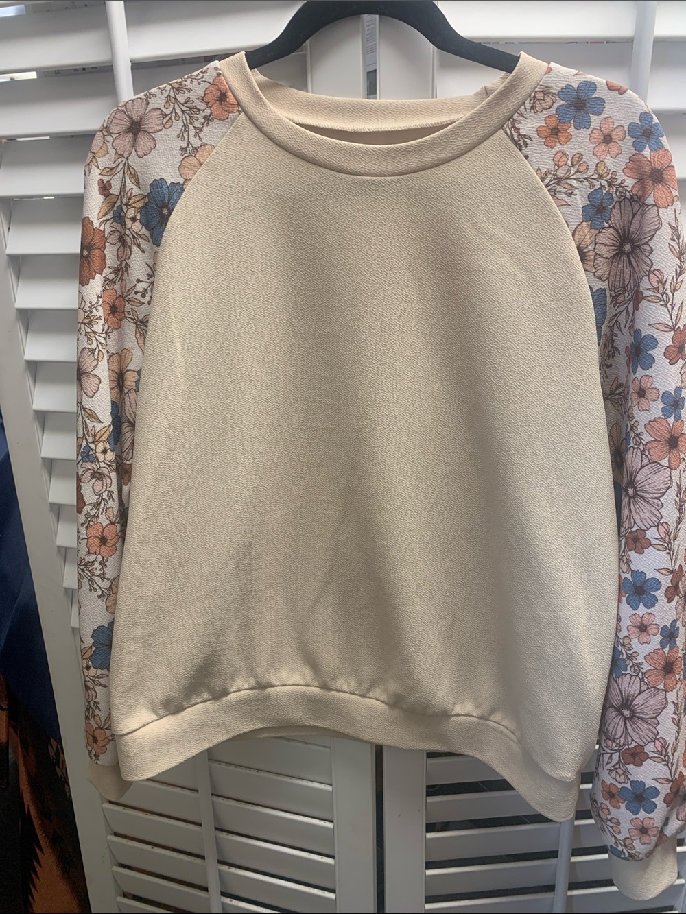 Cream Floral Raglan Sleeve long sleeve top